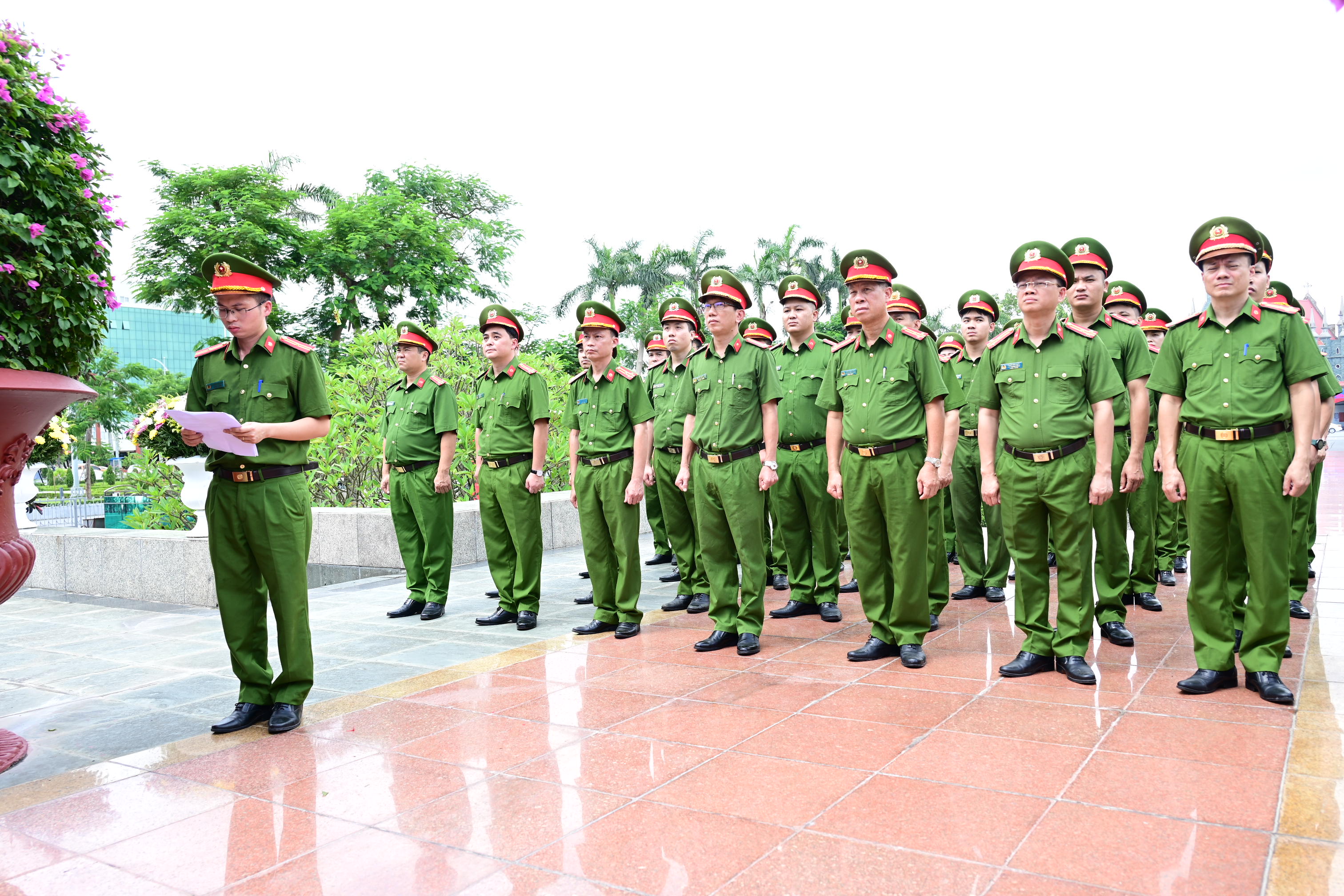 Phòng Cảnh sát Quản lý hành chính về trật tự xã hội: Tổ chức lễ tri ân các Anh hùng liệt sĩ